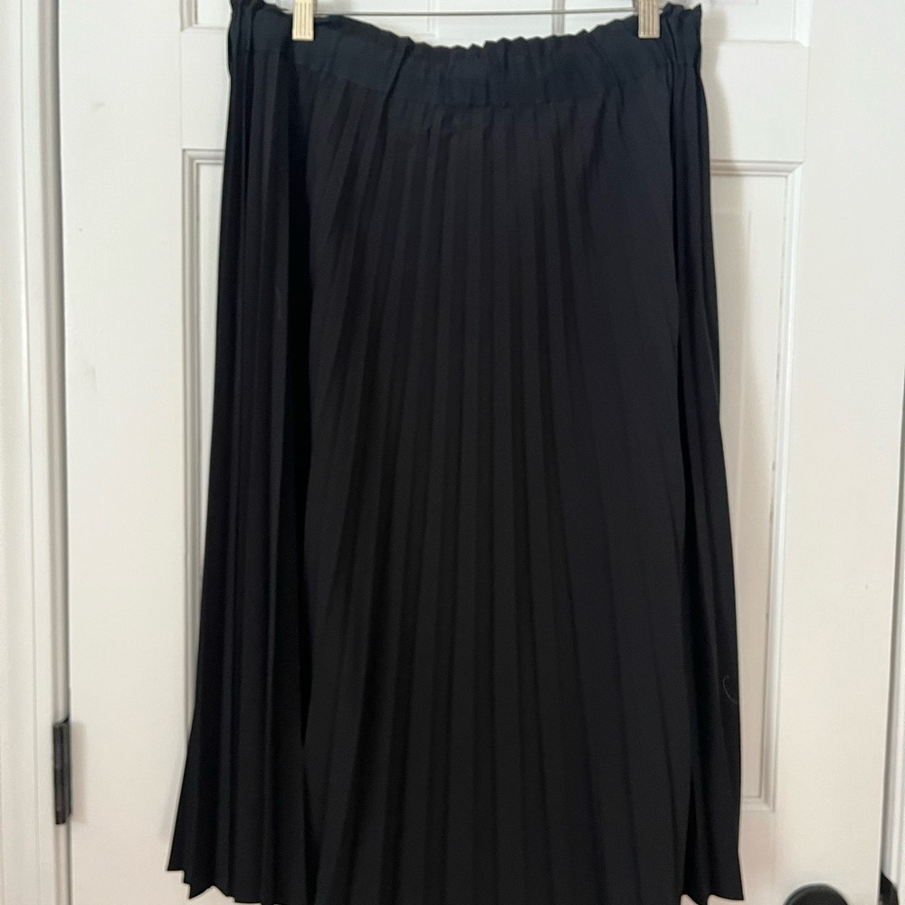 Athleta Black Pleated Midi Skirt - Picture 4 of 6